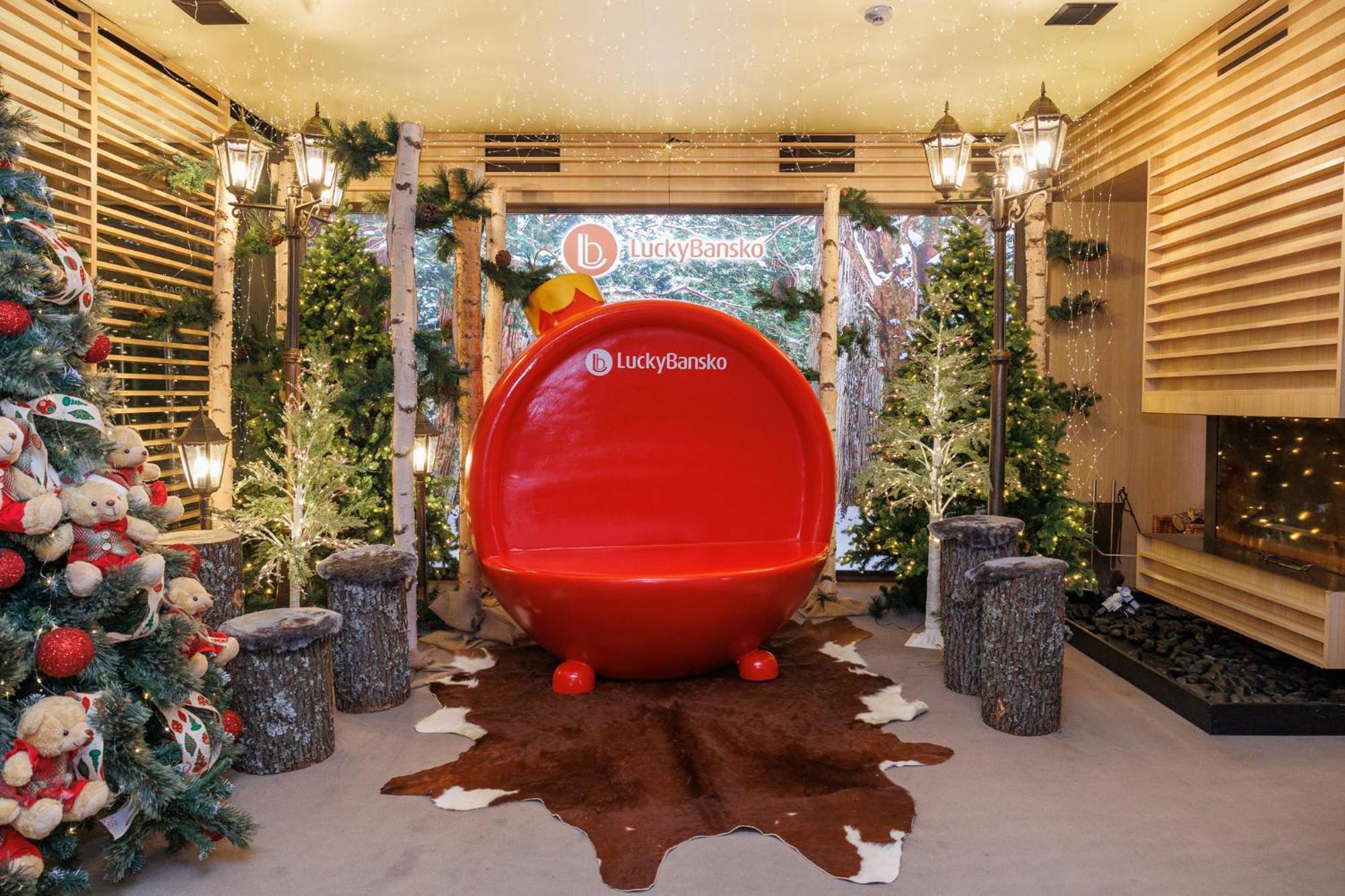 شقق وسبا لاكي بانسكو&ريلاكس الفندقية بالخدمة الذاتية المظهر الخارجي الصورة Santa's chair at the 2013 Christmas Village