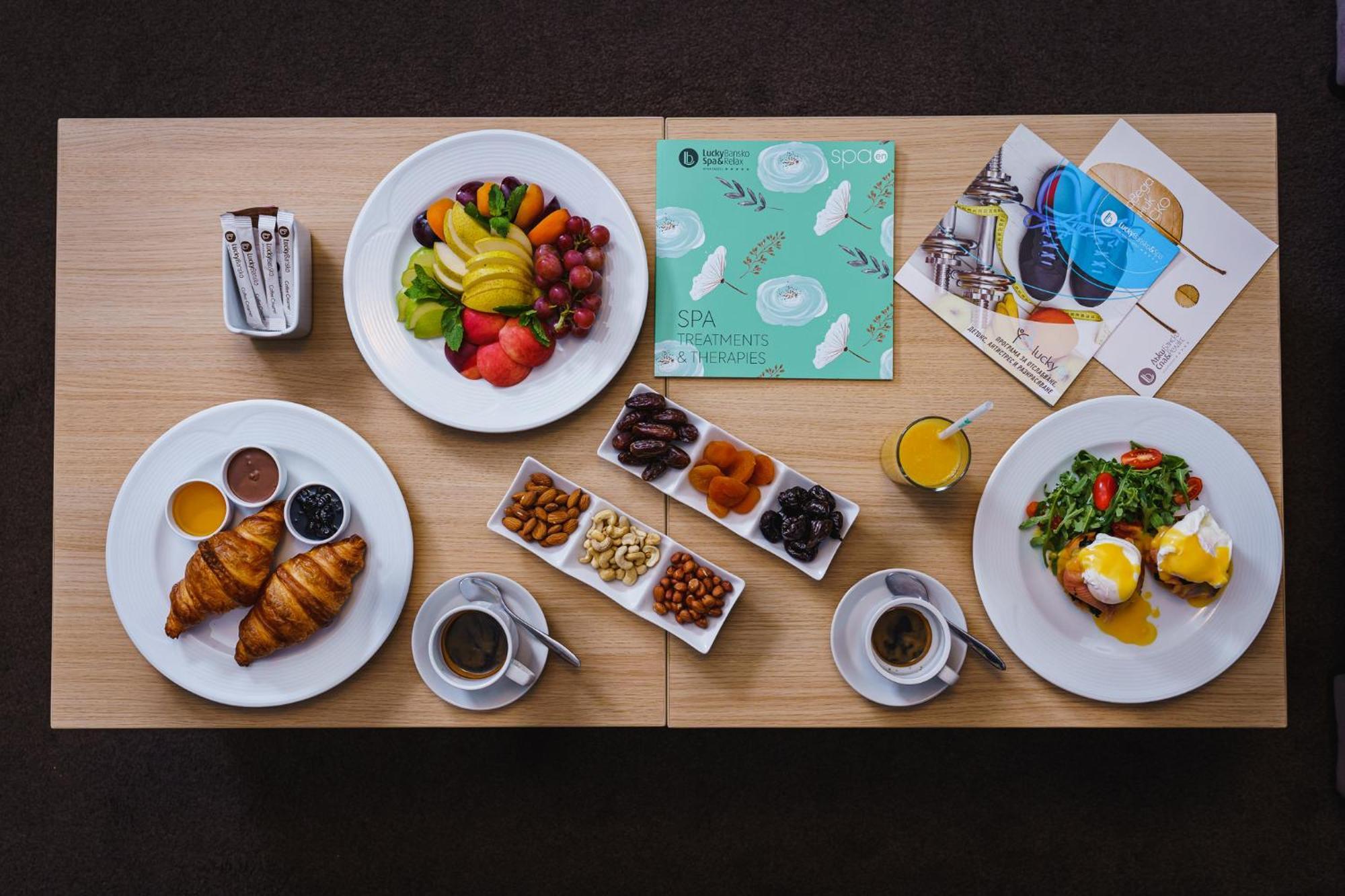 شقق وسبا لاكي بانسكو&ريلاكس الفندقية بالخدمة الذاتية المظهر الخارجي الصورة Breakfast at the hotel