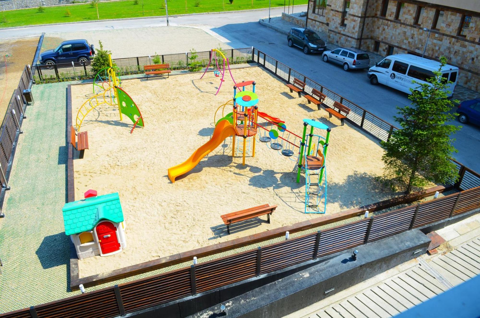 شقق وسبا لاكي بانسكو&ريلاكس الفندقية بالخدمة الذاتية المظهر الخارجي الصورة Playground in the city of Novi Sad, Serbia