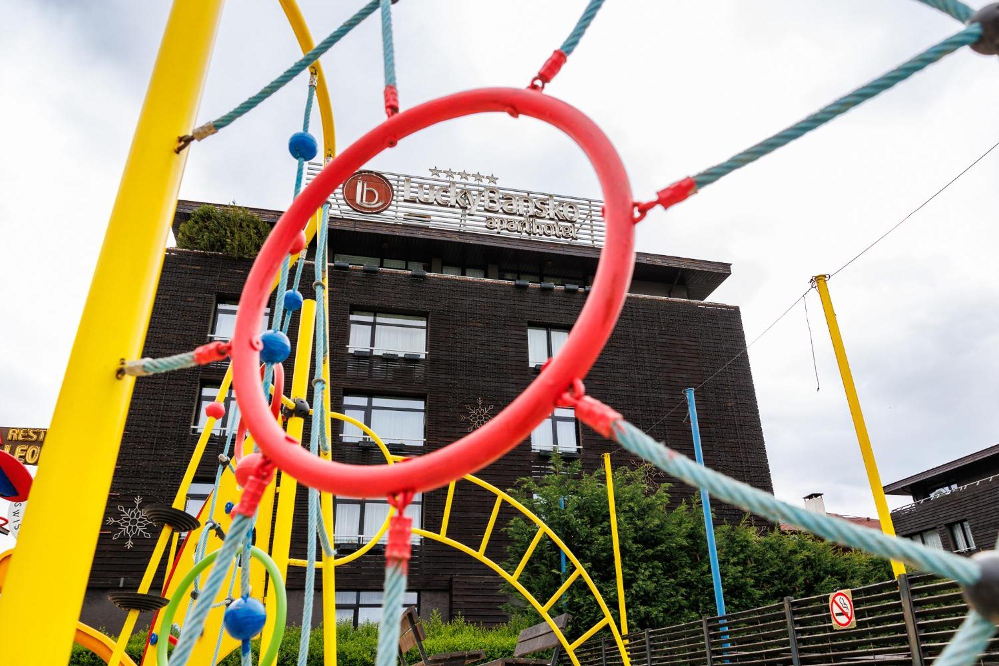 شقق وسبا لاكي بانسكو&ريلاكس الفندقية بالخدمة الذاتية المظهر الخارجي الصورة Playground at the school