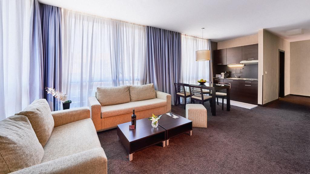شقق وسبا لاكي بانسكو&ريلاكس الفندقية بالخدمة الذاتية المظهر الخارجي الصورة A typical serviced apartment in Warsaw, Poland